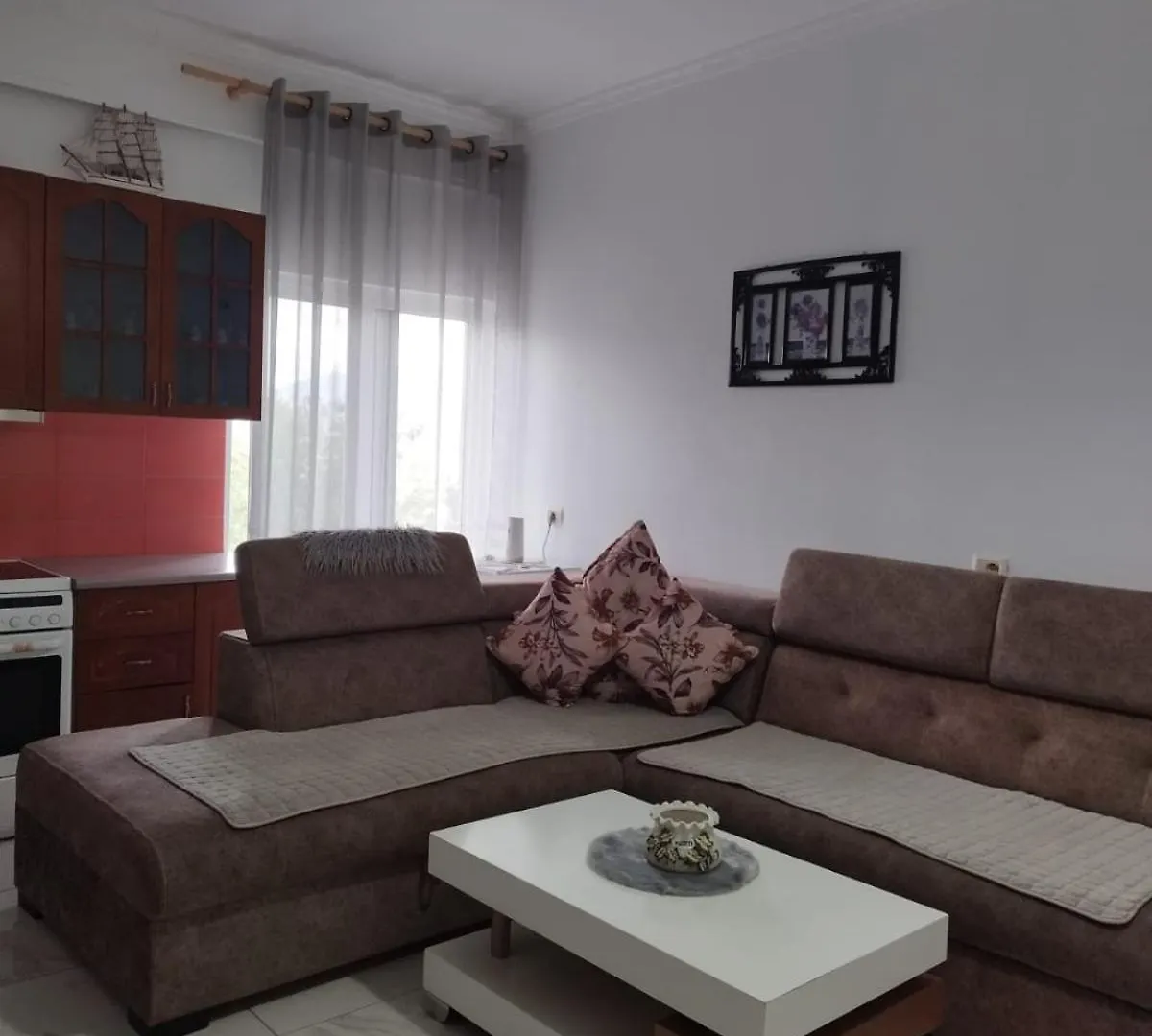 Vila Rusi Σαράντα 0*,