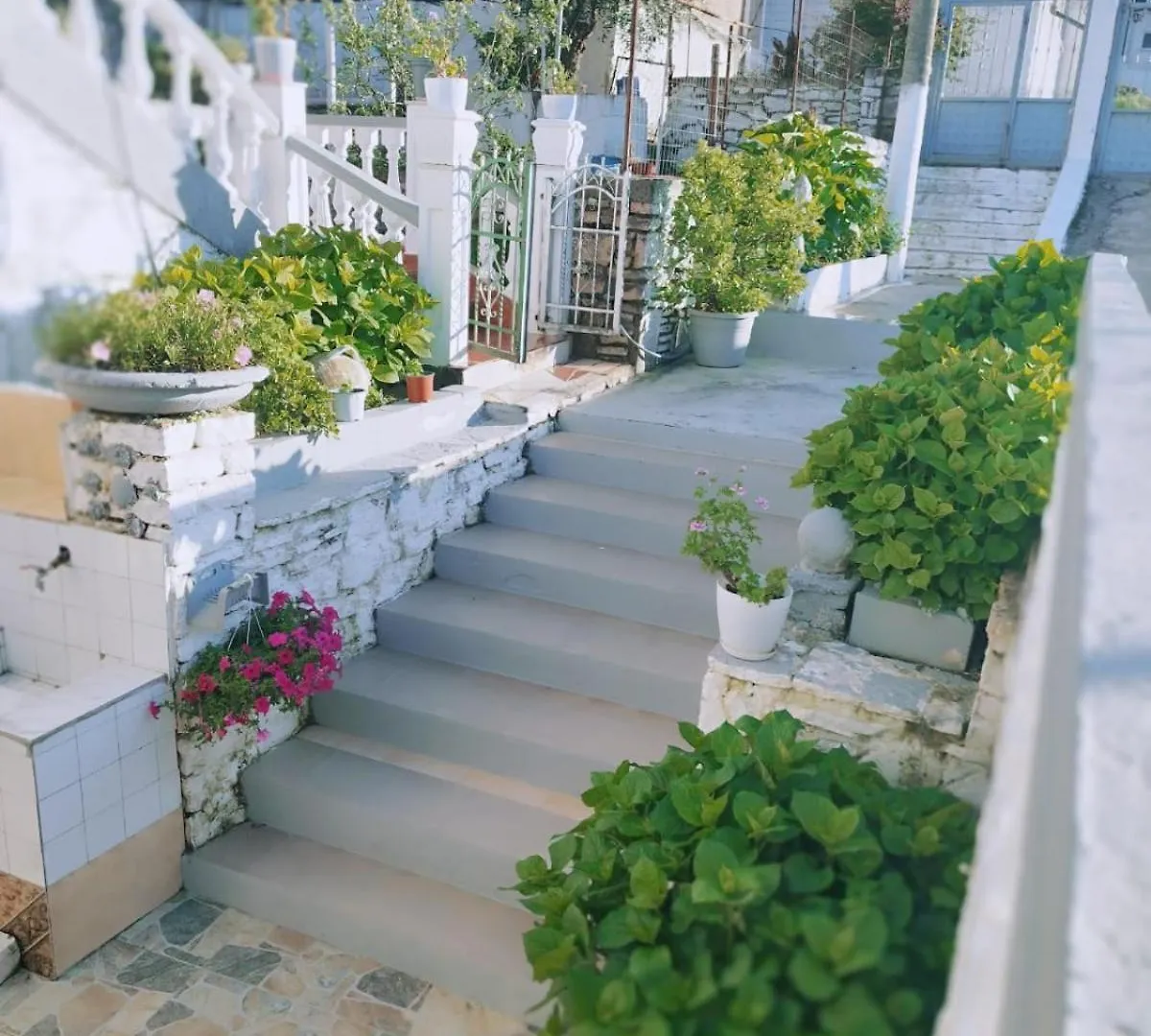Vila Rusi Σαράντα 0*,  Αλβανία