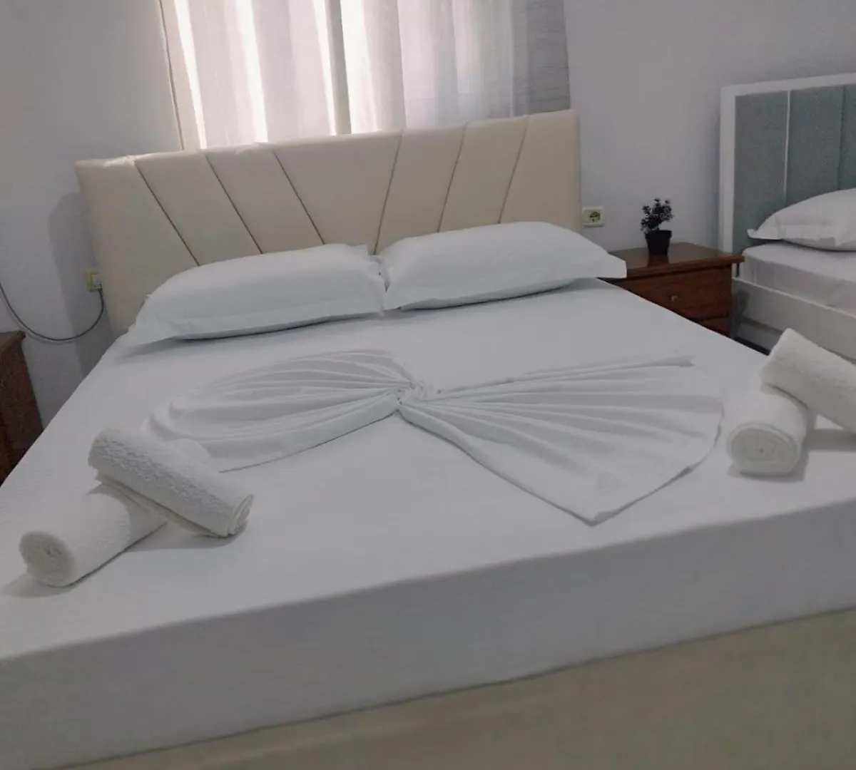 Vila Rusi Σαράντα 0*,  Αλβανία