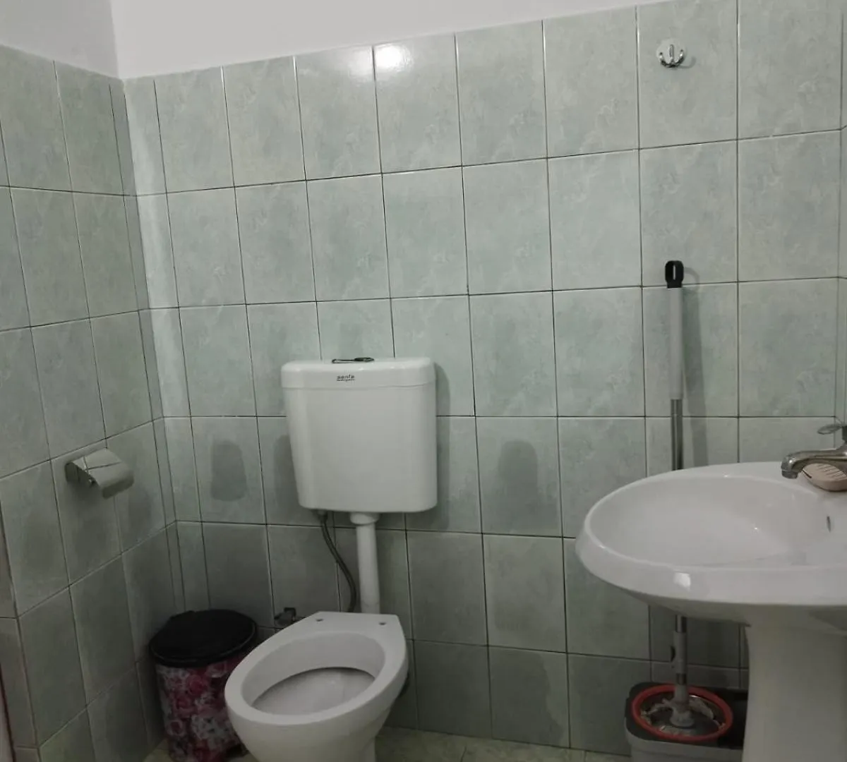 Vila Rusi Σαράντα 0*,  Αλβανία
